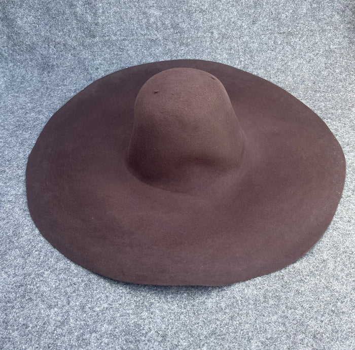Hat caplin Brown, Hatt kaplin