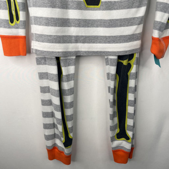 Size 6-7 (120): Hanna Andersson White/Grey Striped Skeleton 2pc PJs