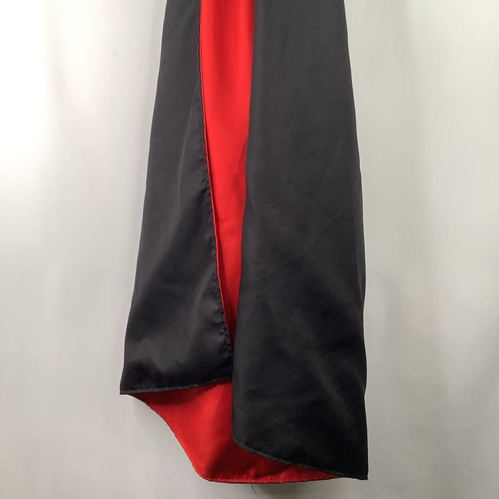 Size O/S (8-10): Vampire Cloak