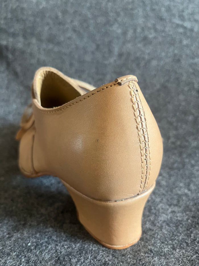 Ladies Shoe 17th century and upwards