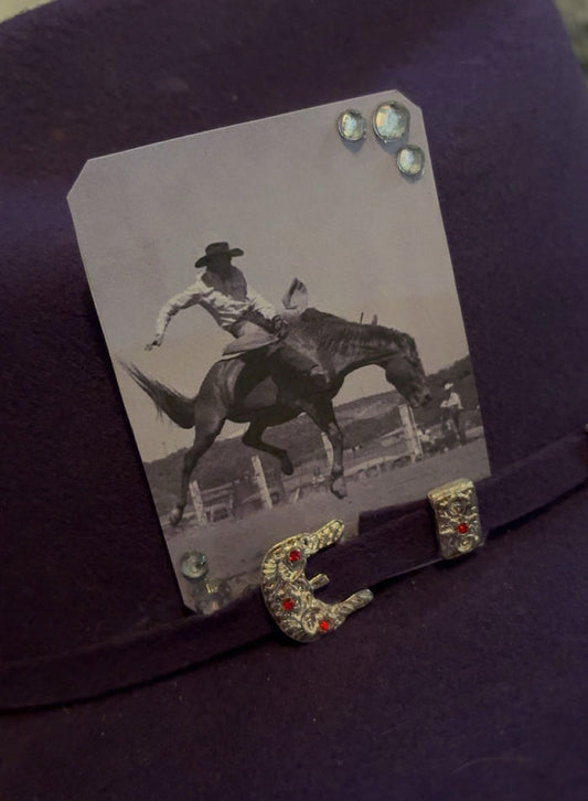 Black & White Saddle Bronc Silver Gemstone Single Hat Card