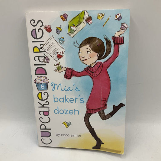 Cupcake Diaries: Mia's Bakers Dozen (paperback)