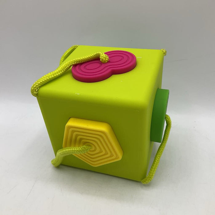 Fat Brain Oombee Cube