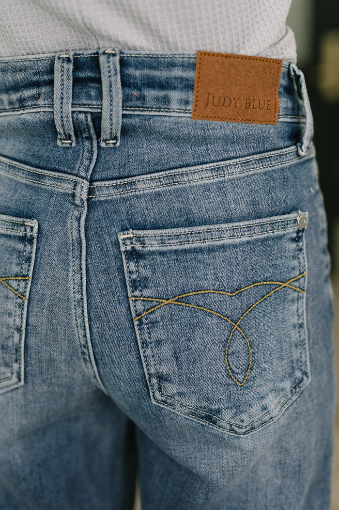 Holly Mid Rise Straight Jeans Ave Shops- Tilden Co.