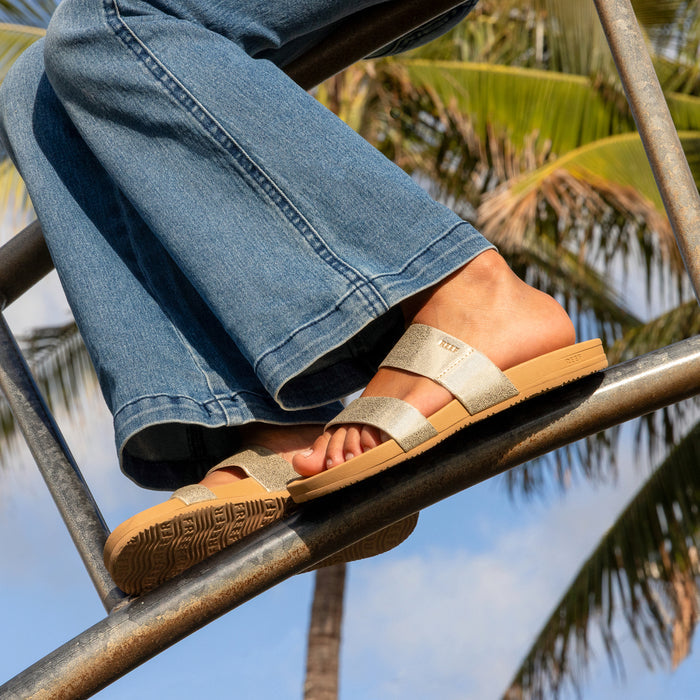 Kids Cushion Vista sandal for girls, right foot forward, close-up showing sole and cushioned arch support on metal bars.