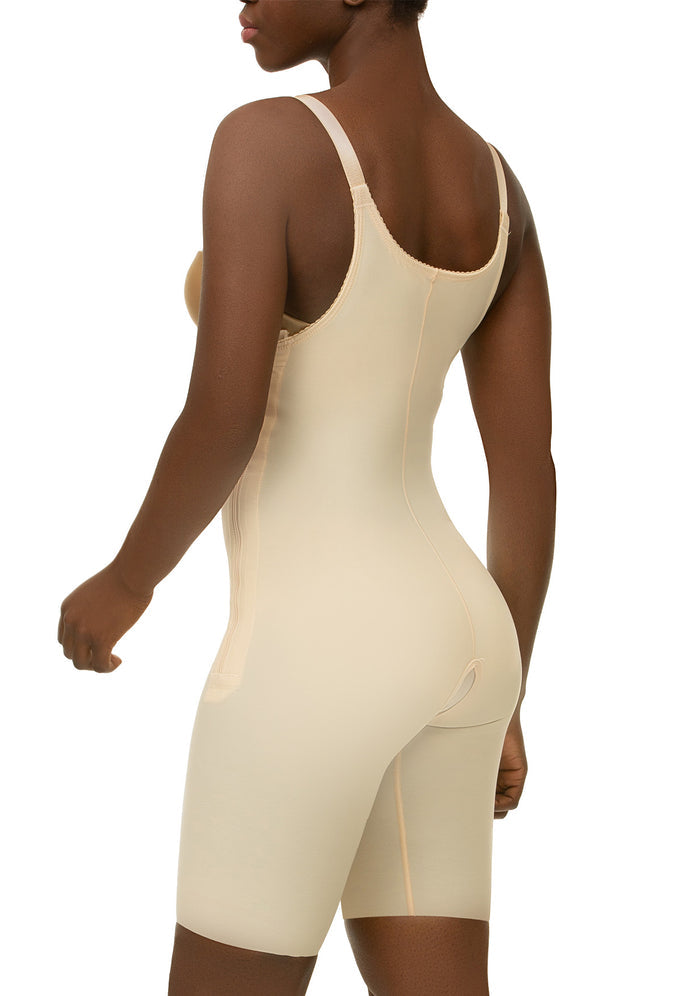 Detail of the open-crotch design and breathable medical-grade fabric of the BS03, highlighting the lace-free and latex-free construction.