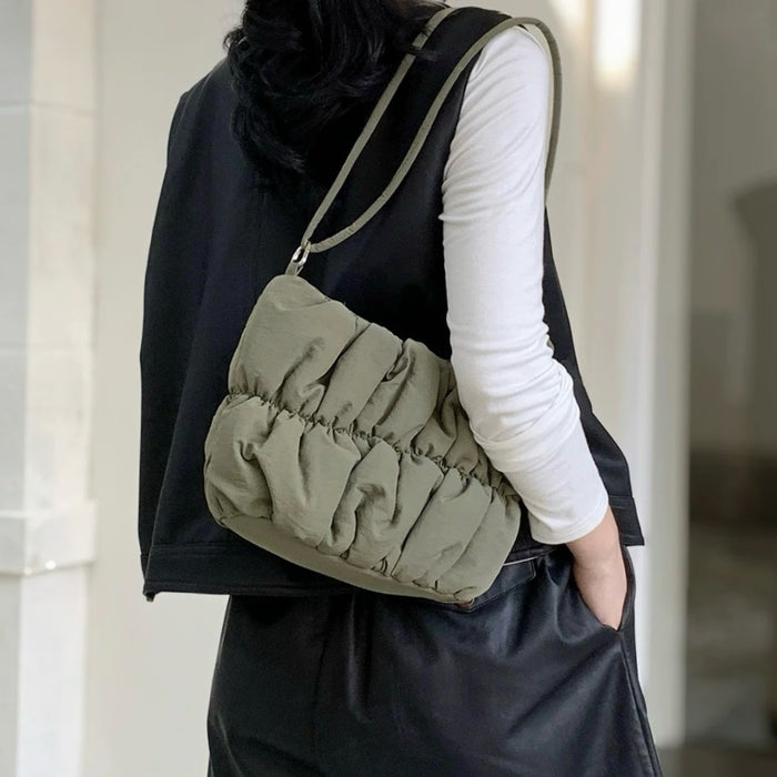Model carrying a olive green Pleated Cloud Bag on the shoulder, great for everyday carry and travel.