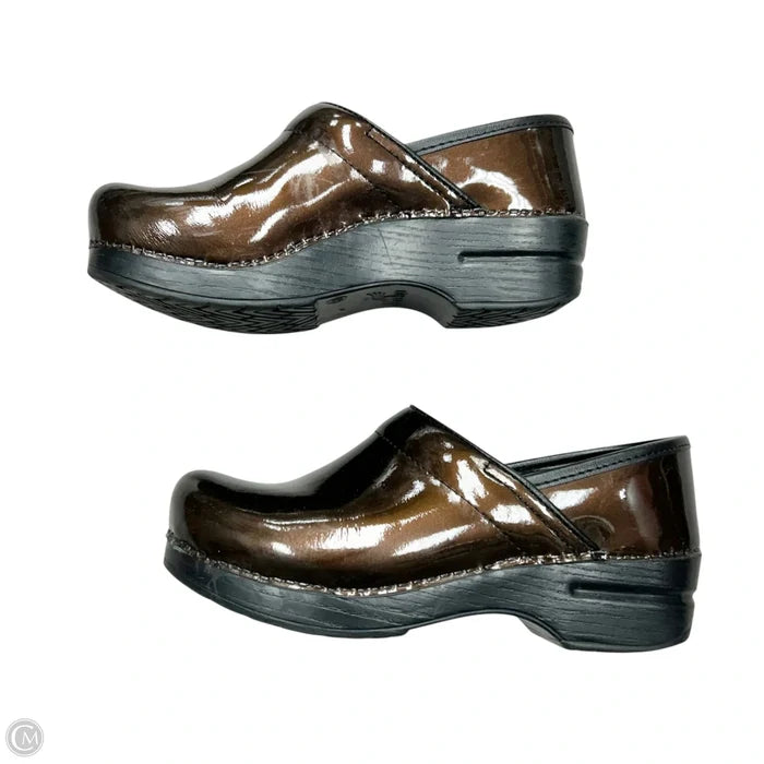 Shoes Heels Block By Dansko In Brown, Size: 6.5