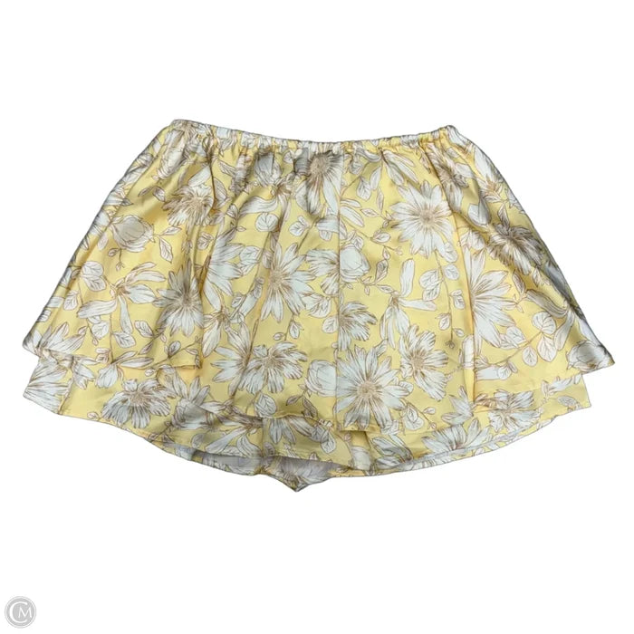 Shorts By Vici In White & Yellow, Size: M