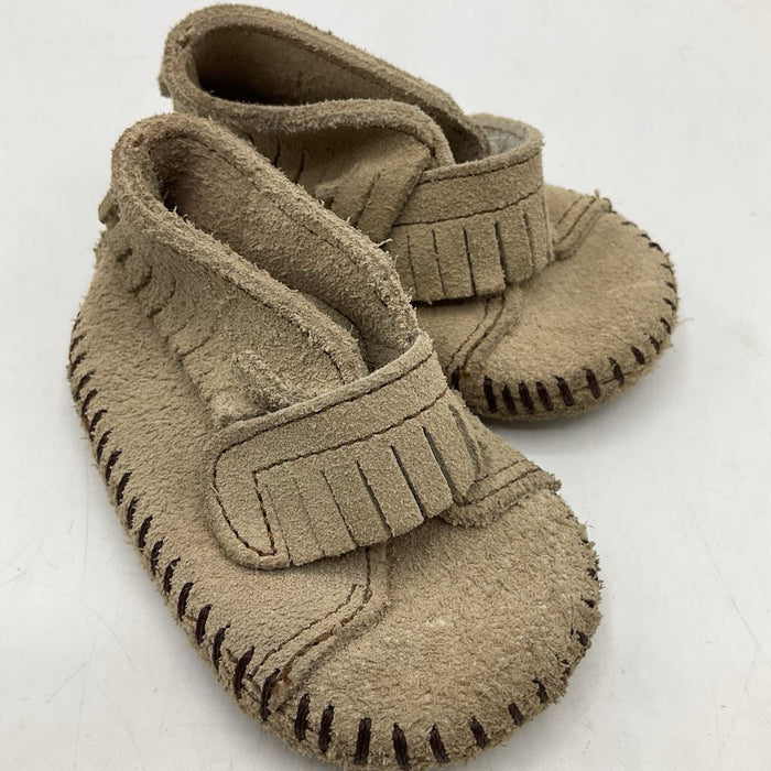 Size 0-3m: Minnetonka Tank Leather Baby Booties
