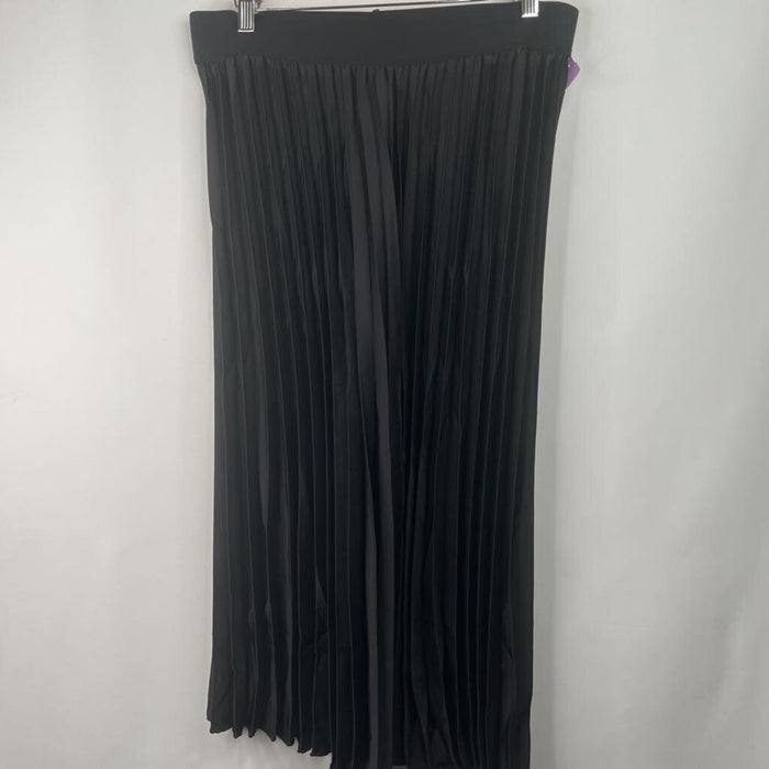 Size L: Seraphine Black Pleated Formal Skirt