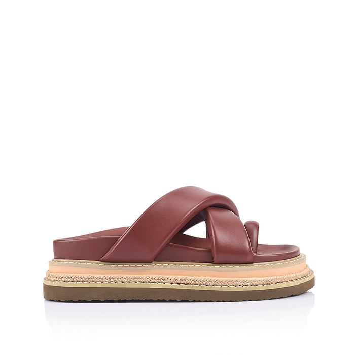 Women's platform sandal with crossover straps and toe ring in berry