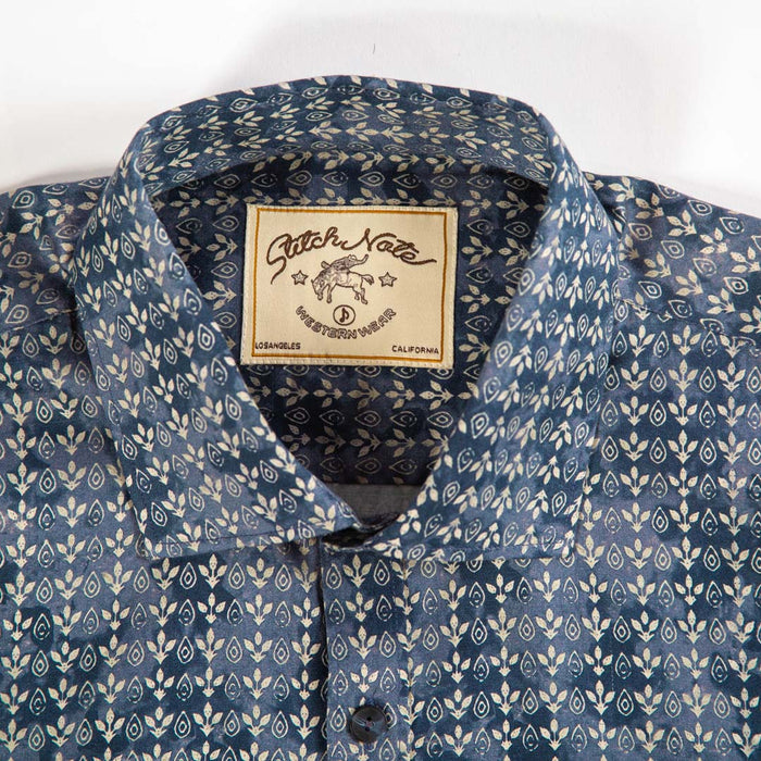 Western - Geometric Motif with Washed Background Print