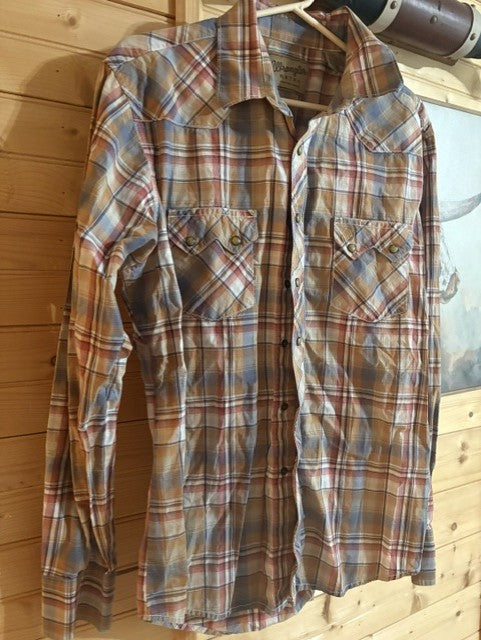 Wrangler Plaid Brown button-up