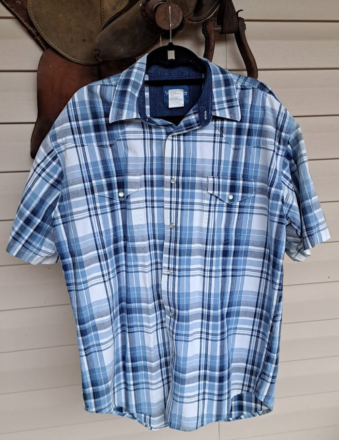 Wrangler Vintage Men's Short Sleeve Blue and White Flannel